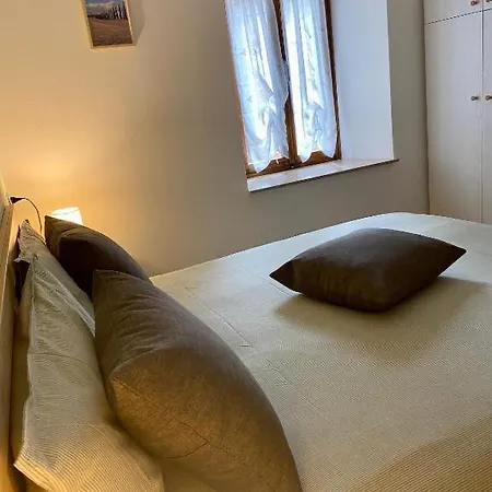 La Foglia Apartment *